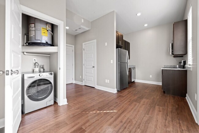 Building Photo - ONE MONTH FREE! 621 MLK *Income Restricted*