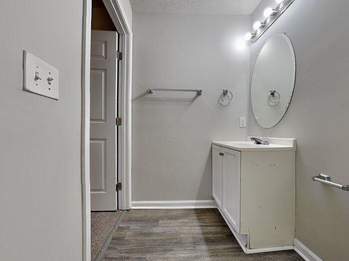 Building Photo - 4145 Riverbank Ct