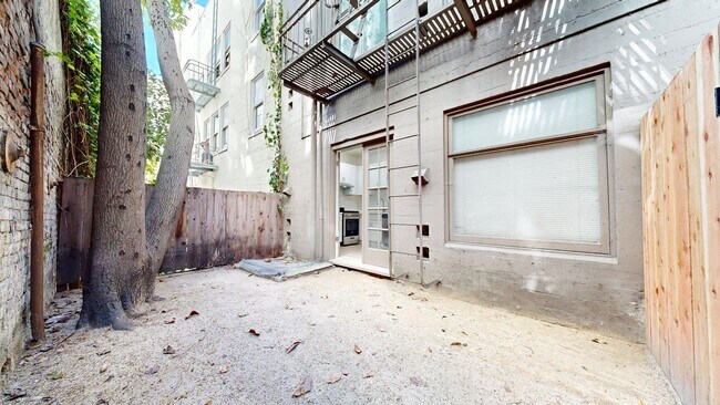 Building Photo - 1060 Bush St