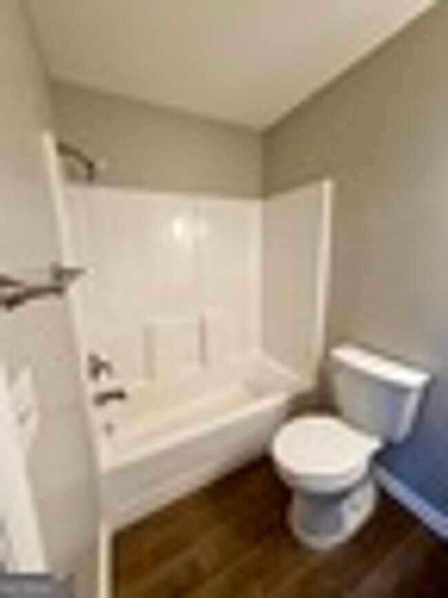 Building Photo - 438/440 Admirals Walk Dr
