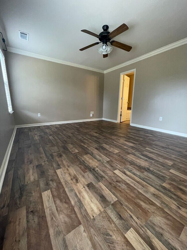 Building Photo - Convenient Sherwood Location