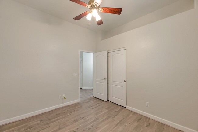 Building Photo - Stunning Renovated 3-Bedroom Home in Phoen...