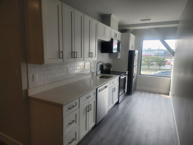 Building Photo - 2 BLOCKS FROM BEACHMONT TRAIN STATION CALL FOR COST DETAILS