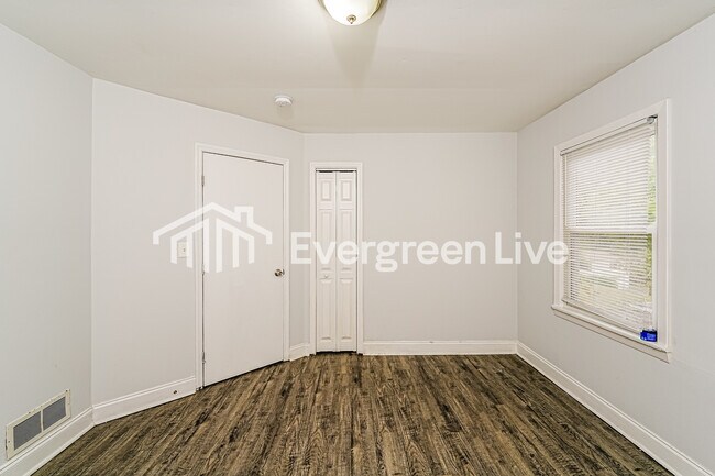 Building Photo - 113 Lawson Dr