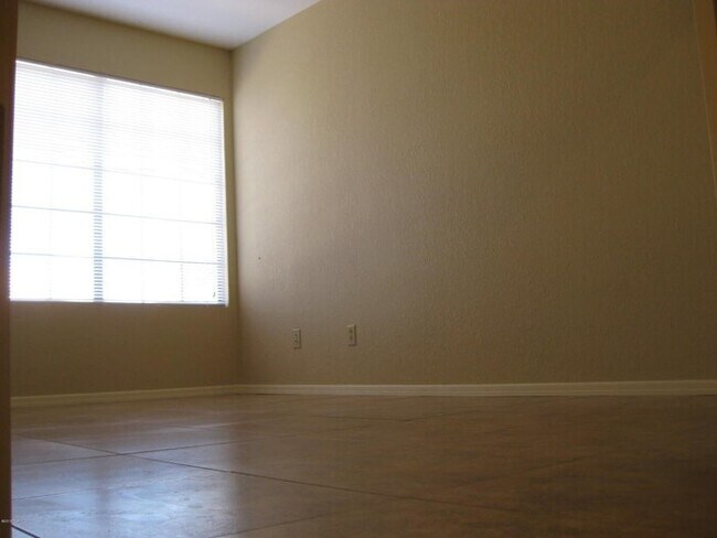 Building Photo - Bright & Peaceful Living in Oro Valley’s Gated Stoney Canyon