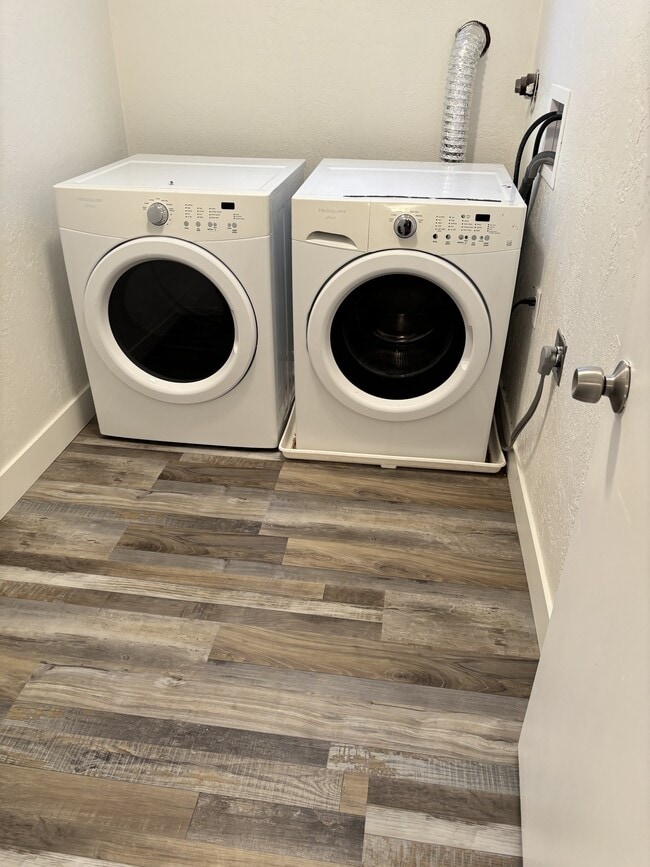 Building Photo - 672 S 3000 W