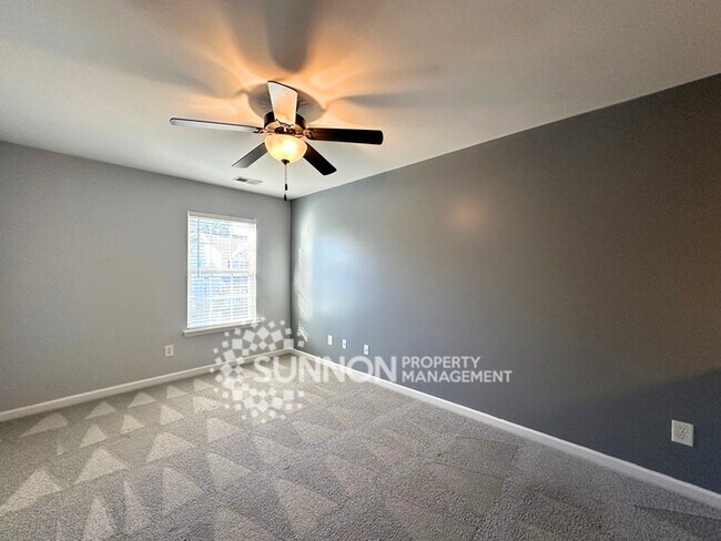 Building Photo - Updated 2 Bedroom Ballantyne Townhome