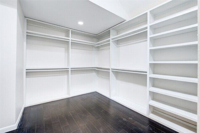 Building Photo - 115 Crimson Bay Dr