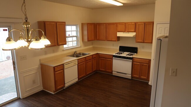 Building Photo - 3823 Grovemont Pl