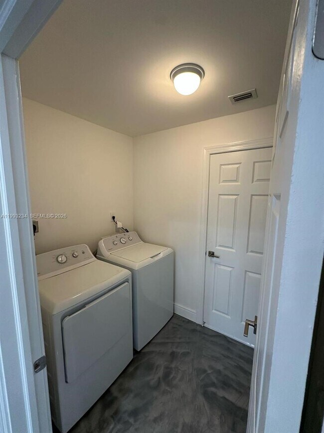 Building Photo - 2110 NW 91st Terrace