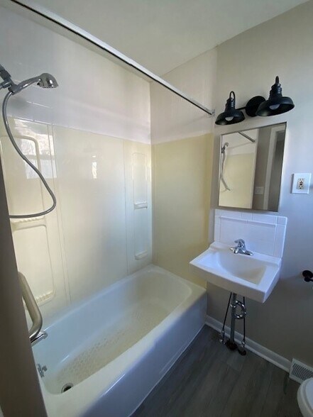 Building Photo - 507 Broadway