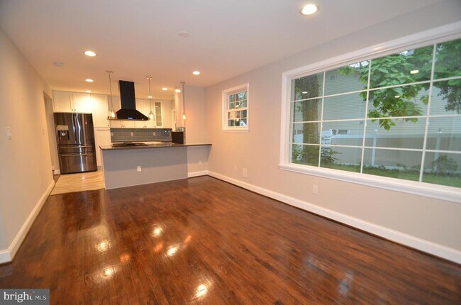 Building Photo - 5200 Kings Park Dr