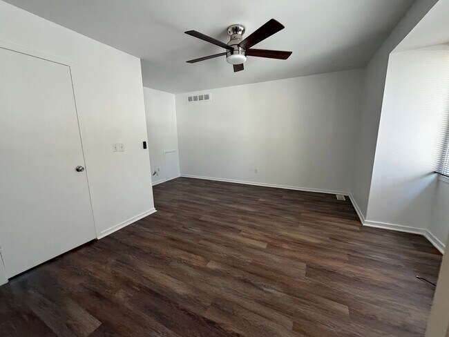 Building Photo - 1082 Greenhills Dr