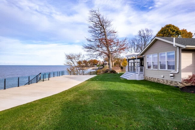 Building Photo - 32414 Lake Rd