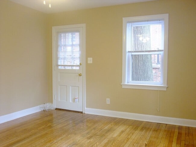 Building Photo - 8405 Greenwood Ave