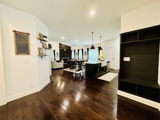 Building Photo - 1268 Easthaven Dr