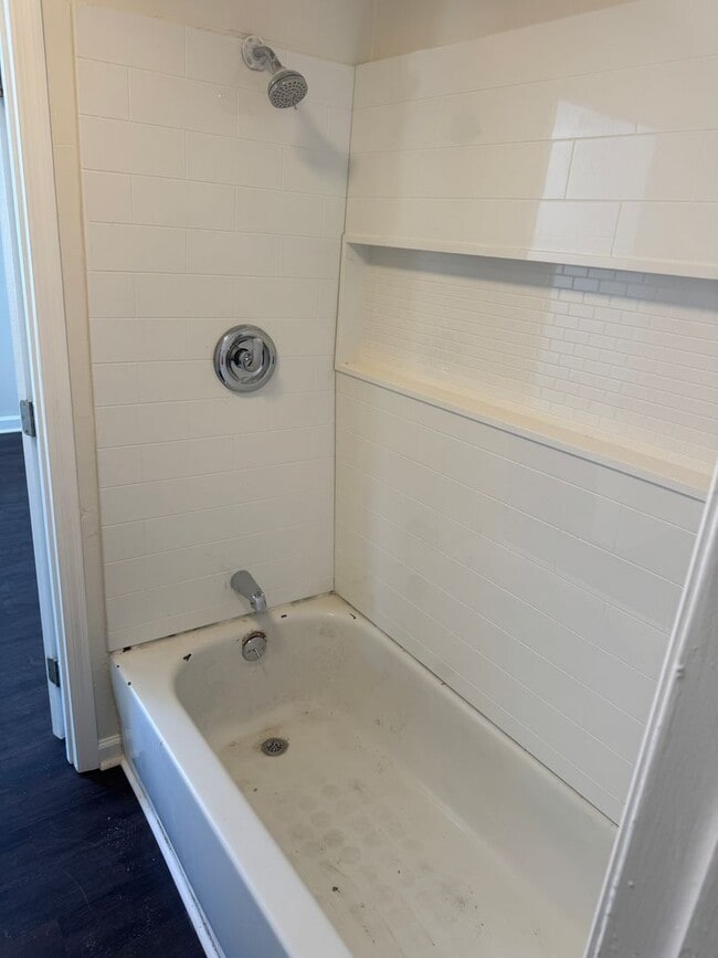 Building Photo - COZY 2/1 HOME MINUTES FROM DOWNTOWN COLUMBIA