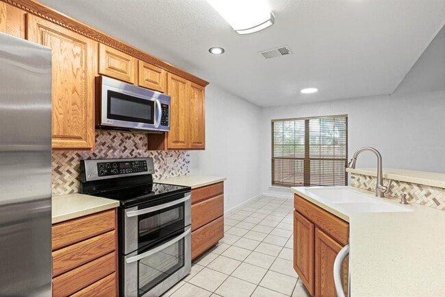 Building Photo - 1802 Ramona Cir