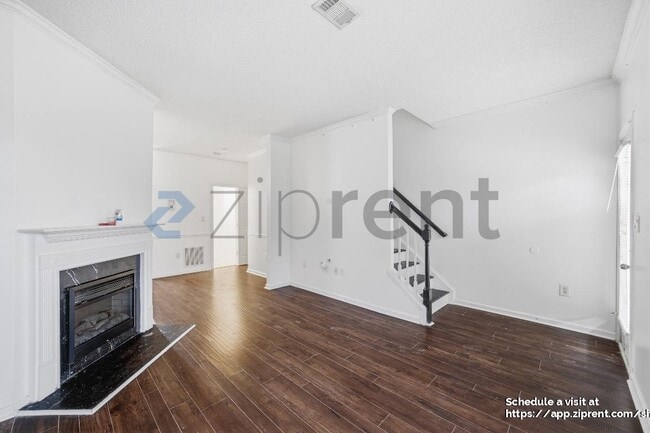 Building Photo - 584 Windsor St SW