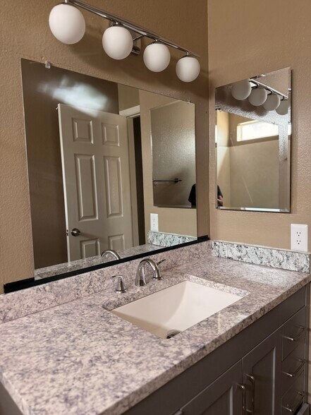 Building Photo - 10243 W Reade Ave