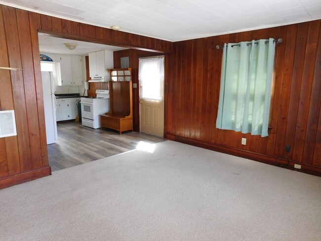 Building Photo - 712 N B St