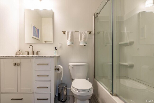 Building Photo - 1708 E Windsor Dr