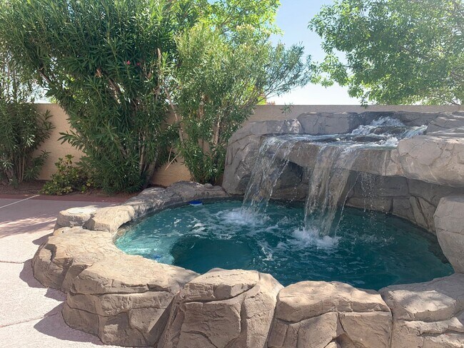 Building Photo - SPACIOUS & ELEGANT LIVING IN THIS GATED HE...