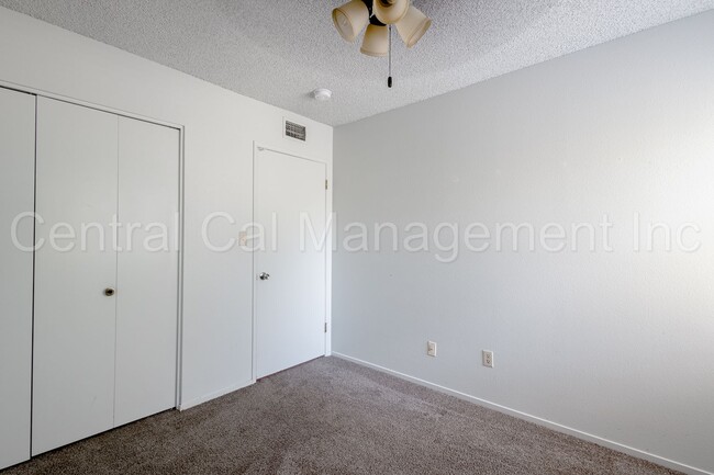 Building Photo - 3333 El Encanto Ct