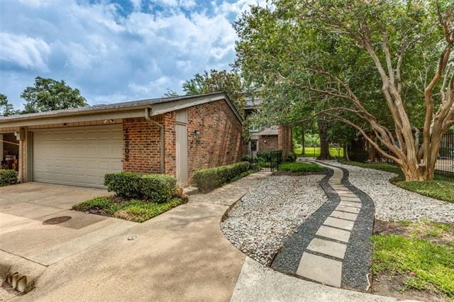 Primary Photo - 12202 Montego Plaza
