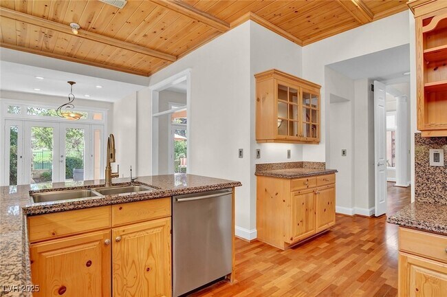 Building Photo - 9005 Opus Dr