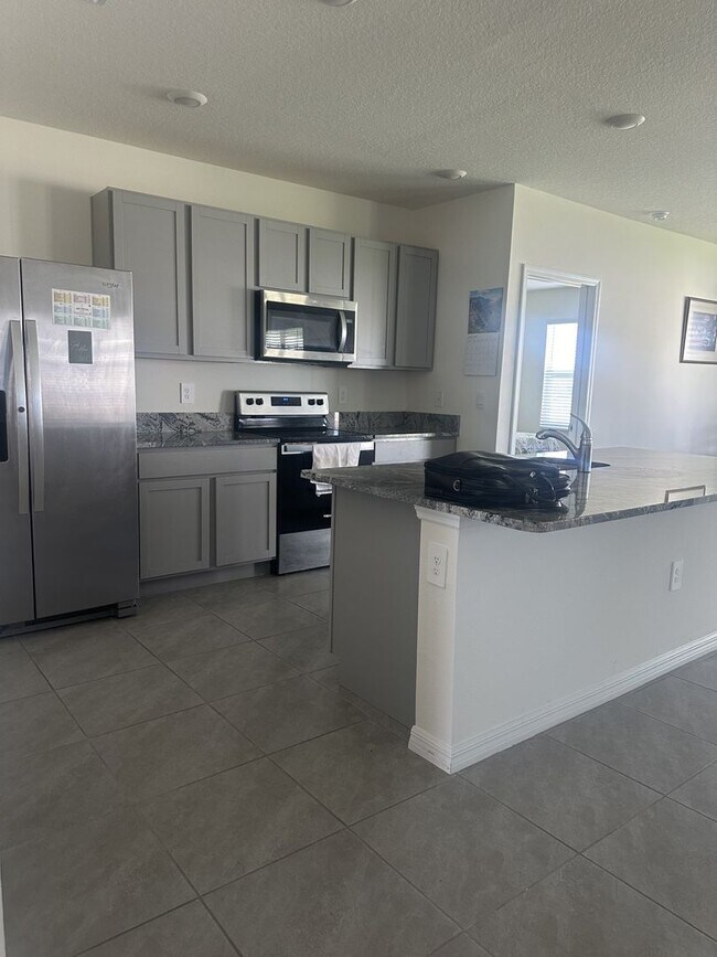 Building Photo - Gorgeous 3-Bedroom, 2-Bathroom Townhouse in Bradenton