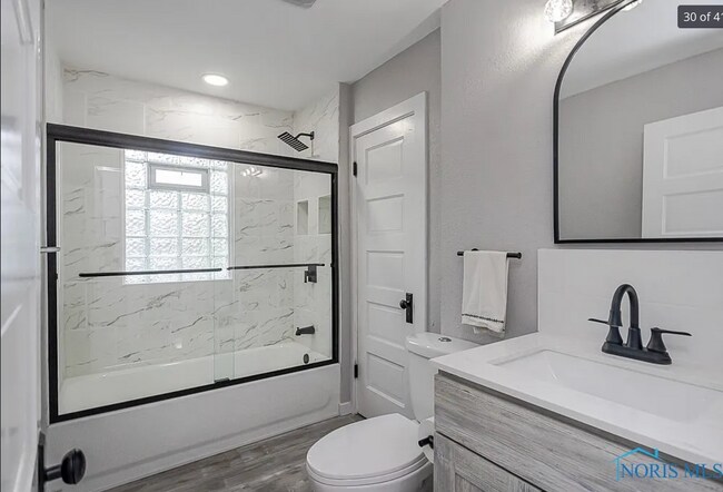 Building Photo - 2242 Vaness Dr