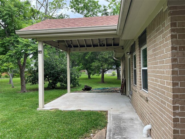 Building Photo - 304 S Shadowbend Dr