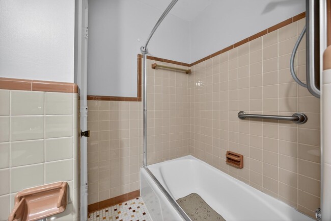 Building Photo - 1321 Briarfield Ave