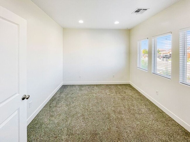 Building Photo - 3298 E Crimson Ridge Dr