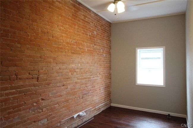 Building Photo - 268 State St