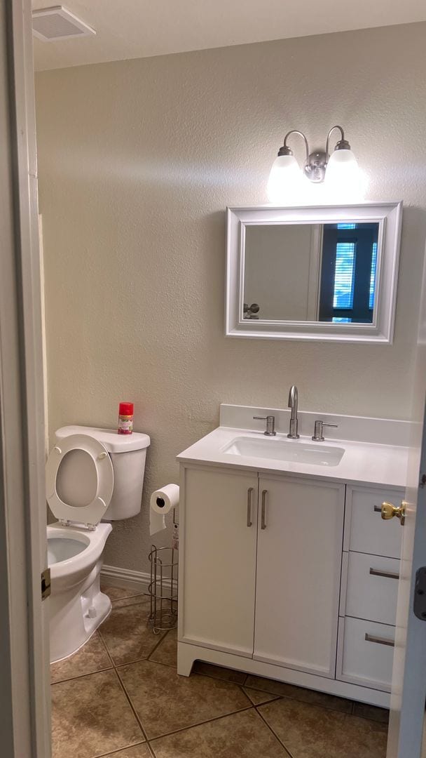 Building Photo - 3 Bedroom, Two Bathroom Condo