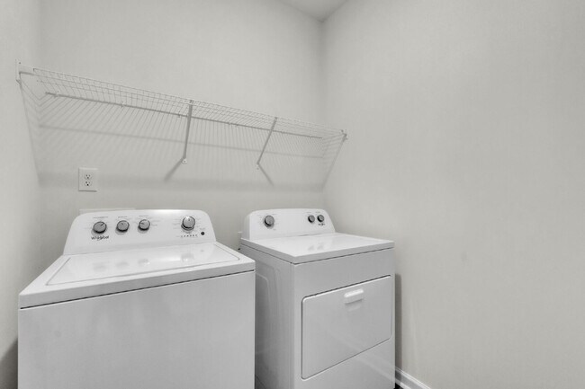 Building Photo - Modern 4BR Home with Loft & 2.5 Baths in W...