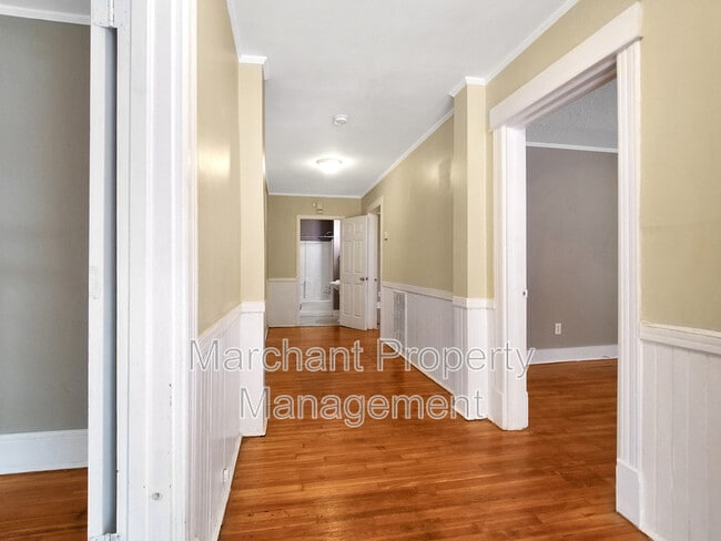 Building Photo - 522 Perry Ave