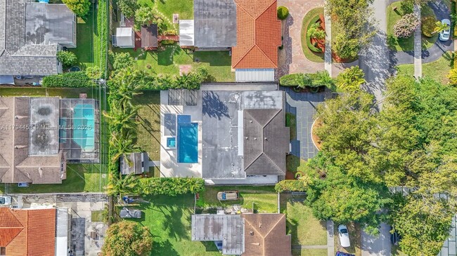 Building Photo - 6720 SW 48th St