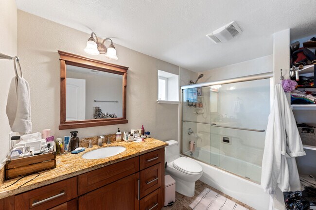 Building Photo - 84 Silverwood Dr