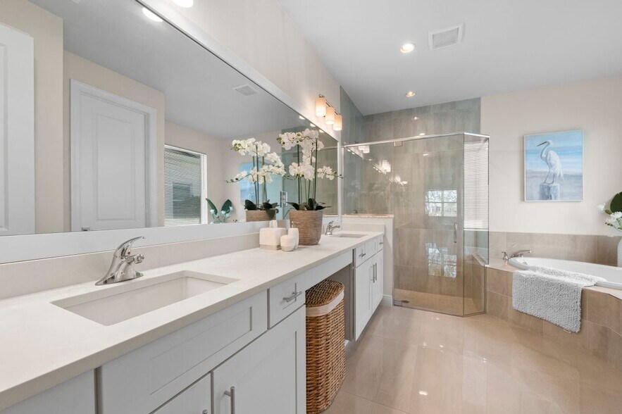 Building Photo - 8897 Redonda Dr