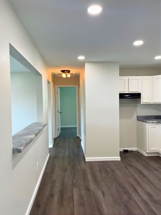 Building Photo - Modern & Spacious 3BR Home with Trendy Design Features and Large Yard!