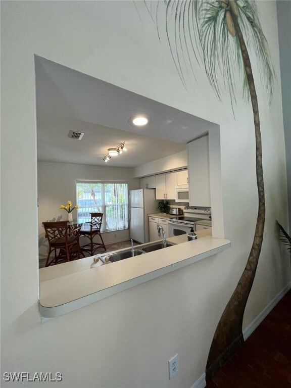 Building Photo - 15009 Cloverdale Dr