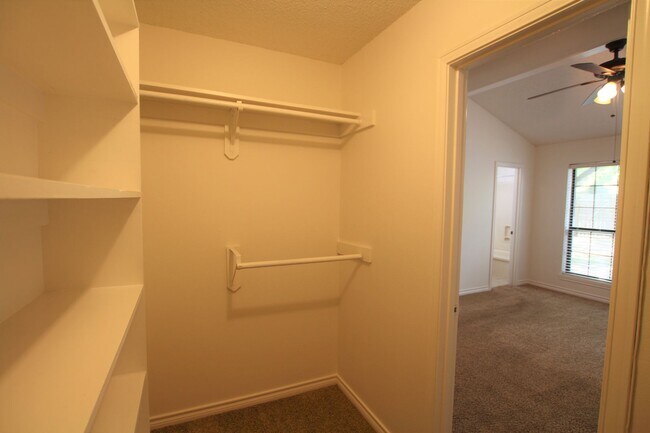 Building Photo - Available - Charming 2-bedroom, 2.5-bath townhome
