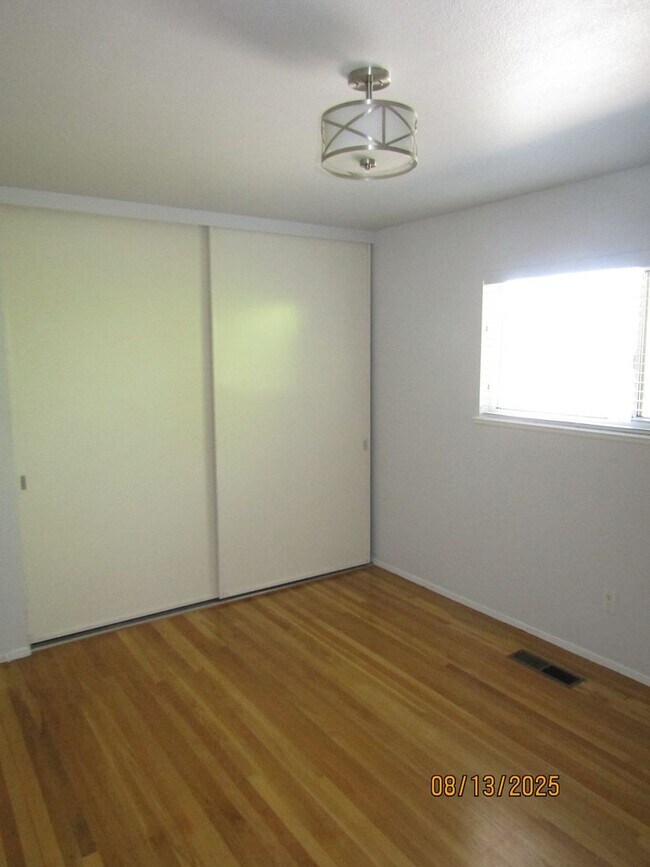 Building Photo - Beautiful single story home with amazing b...