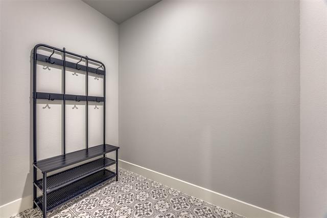 Building Photo - 817 Markham Dr