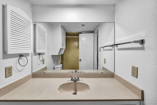 Building Photo - 4010 Cima Serena Dr