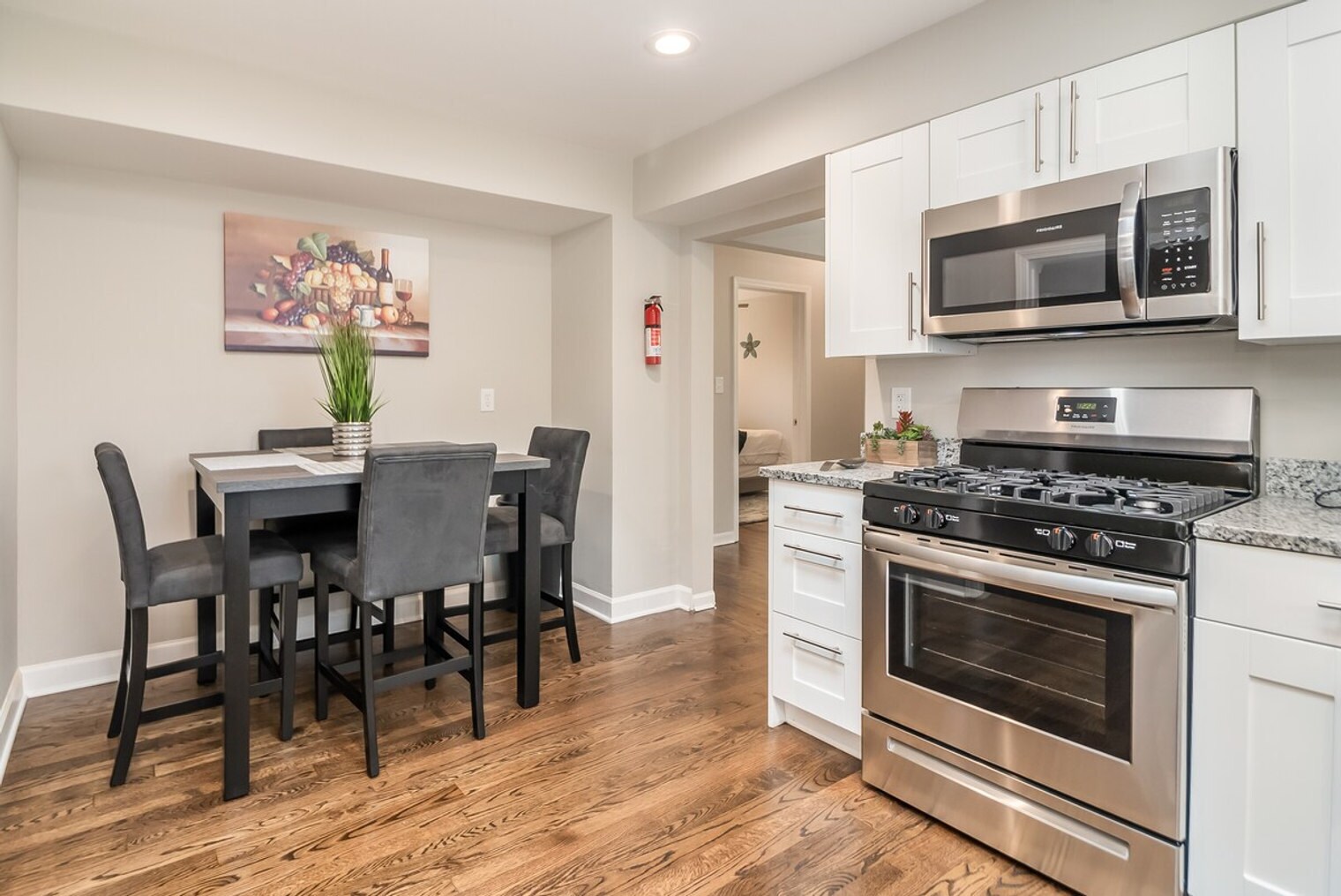 Building Photo - 823 Jay St