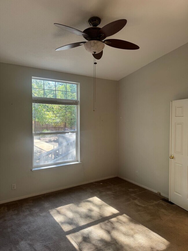 Building Photo - 3 BEDROOM COUNTRY HOME IN SHINGLETOWN